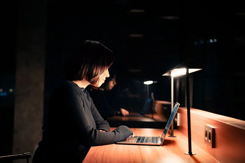 Midnight Money: How Night Owl Bettors Find Cracks in the Market While the World Sleeps