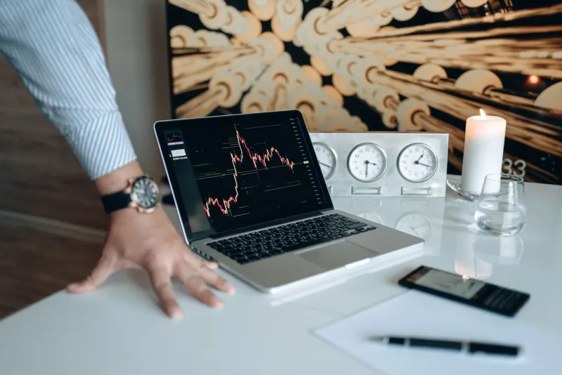 Why the Sharpest Bettors Go Quiet When Everyone Else Gets Loud